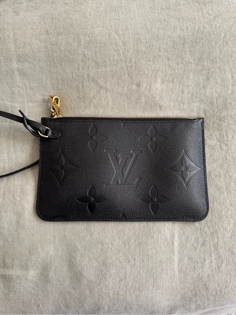 Louis Vuitton Neverfull Empreinte Monogram Pochette
Clutch Wristlet - Picture 1 of 5